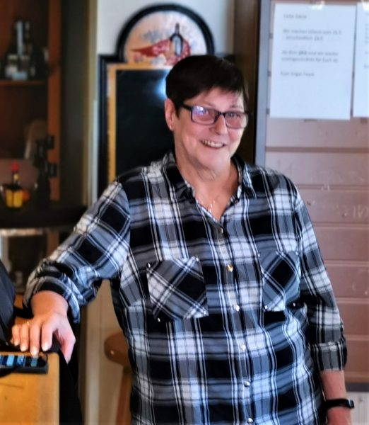 Eveline Rumpf, ihre Wirtin und Köchin